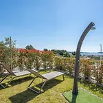 Cozy Apartment In Brodarica With House Sea View