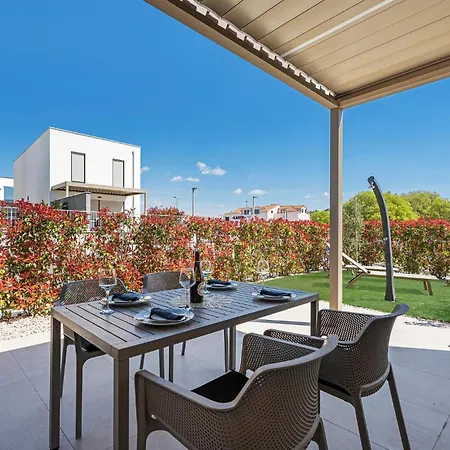 Apartment Stunning In Brodarica Brodarica (Sibenik-Knin)