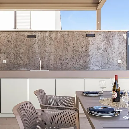 Apartment Stunning In Brodarica