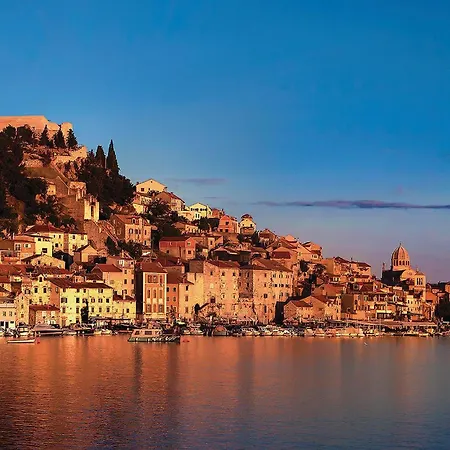 Stunning In Brodarica *