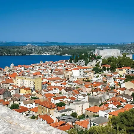 Apartamento Cozy Apartment In Brodarica With House Sea View