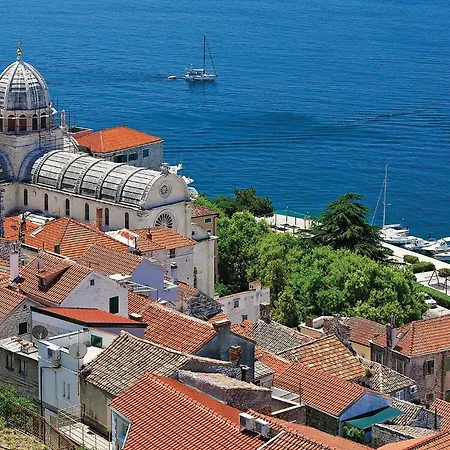Apartamento Cozy Apartment In Brodarica With House Sea View *