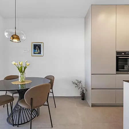 2 Bedroom Beautiful In